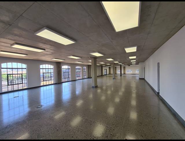 2,458M² WAREHOUSE TO LET IN RIVERSANDS